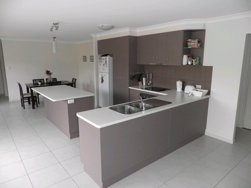 3 Duffy Court, Southside QLD 4570