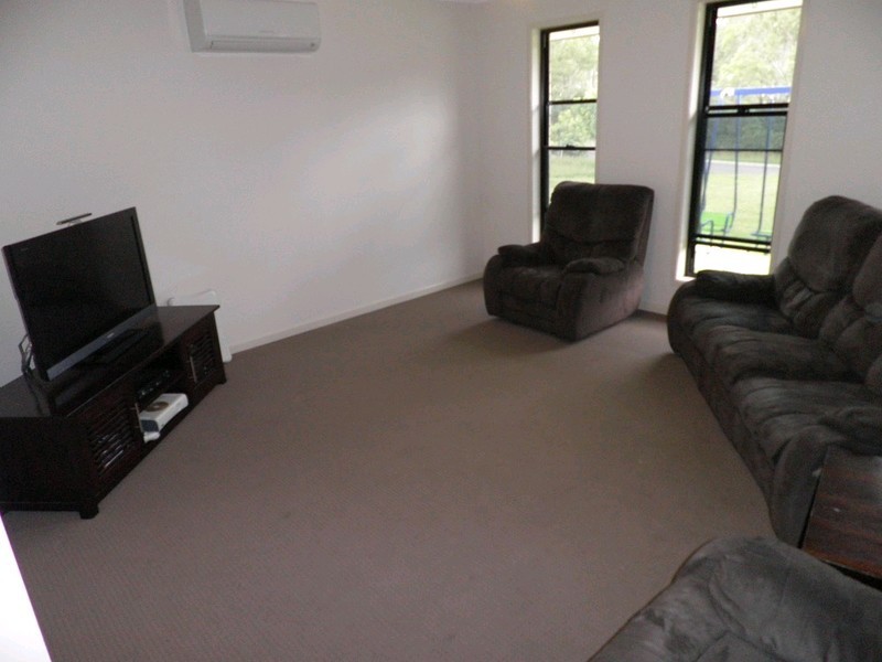 3 Duffy Court, Southside QLD 4570