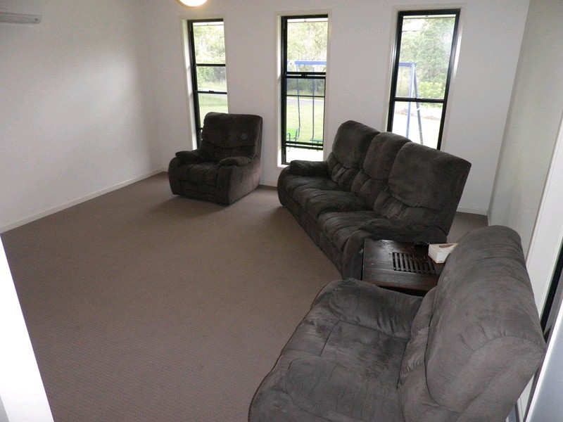 3 Duffy Court, Southside QLD 4570