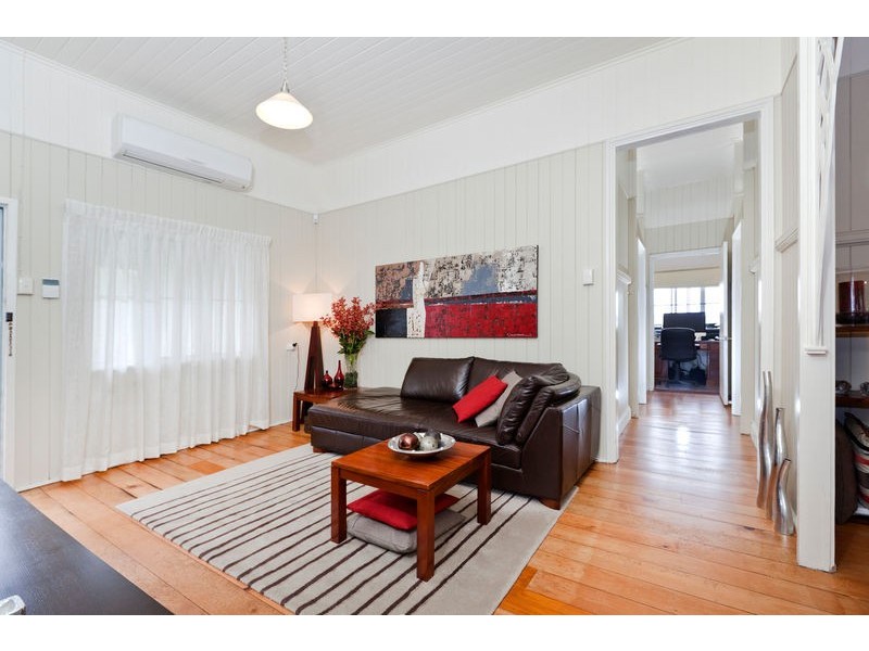 1 Rosecliffe Street, Highgate Hill QLD 4101