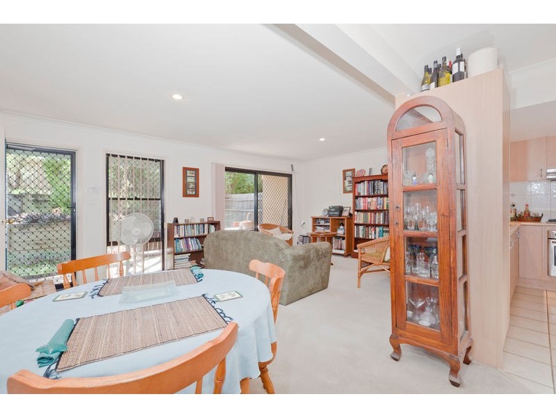 2/10 Redarc Street, Fairfield QLD 4103