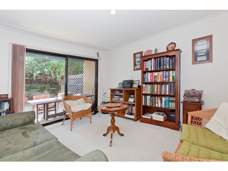 2/10 Redarc Street, Fairfield QLD 4103