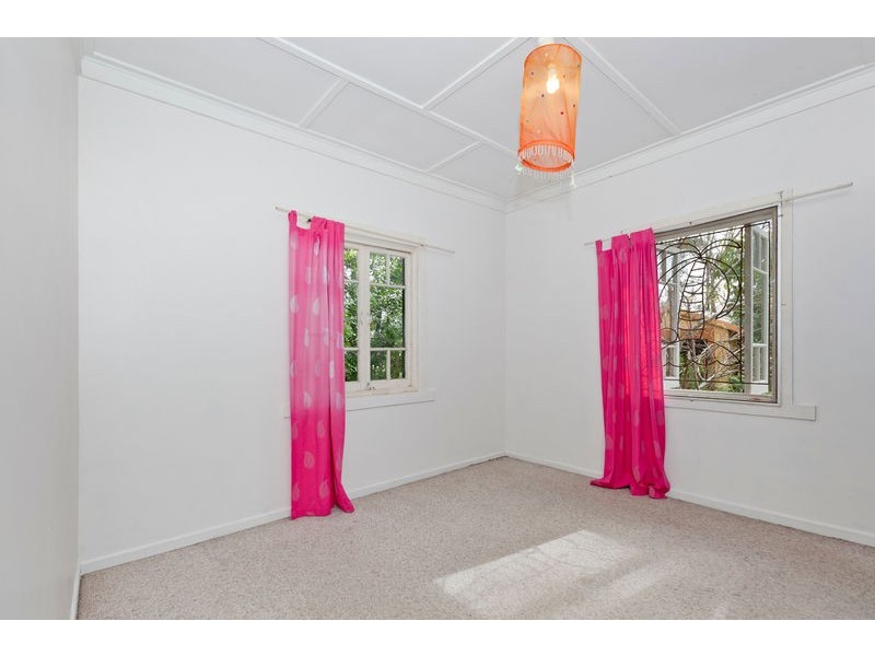 32 Nyleta Street, Coopers Plains QLD 4108