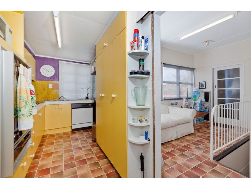 18 Clive Street, Annerley QLD 4103