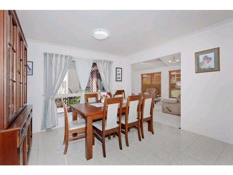 15 Warrington Street, Robertson QLD 4109