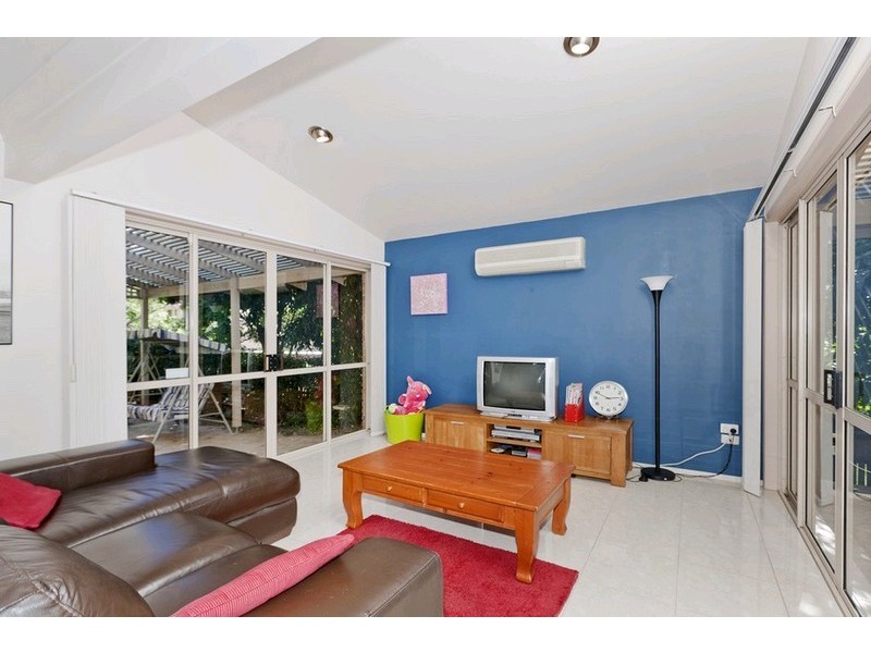 15 Warrington Street, Robertson QLD 4109