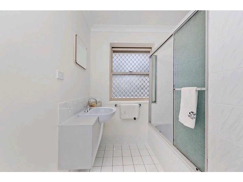 15 Warrington Street, Robertson QLD 4109