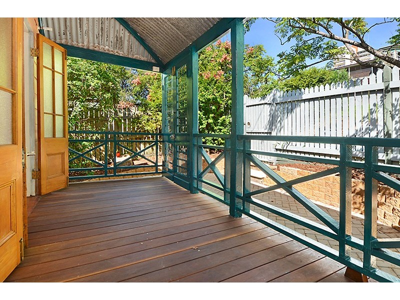 18 Julia Street, Highgate Hill QLD 4101