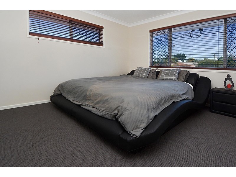 23 Swanfield Street, Macgregor QLD 4109