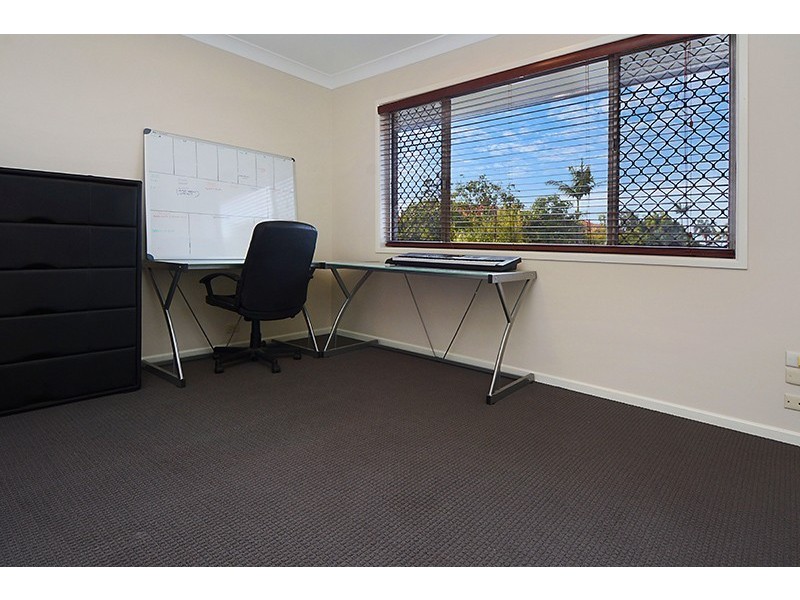 23 Swanfield Street, Macgregor QLD 4109