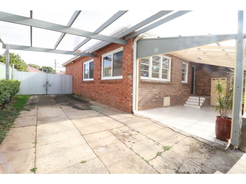 32 Proctor Avenue, Kingsgrove NSW 2208