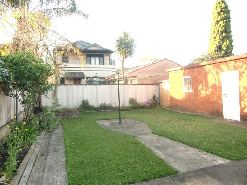 4 Noble Street, Rodd Point NSW 2046