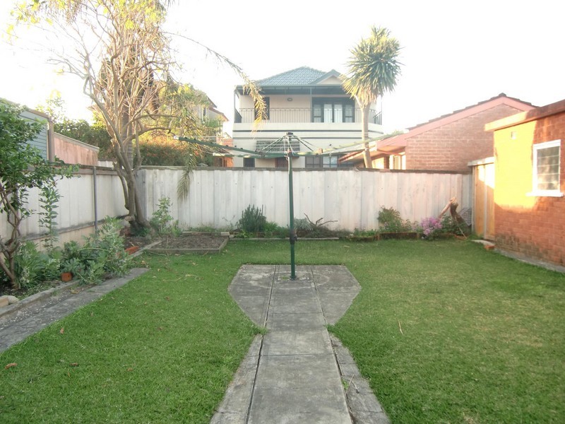 4 Noble Street, Rodd Point NSW 2046