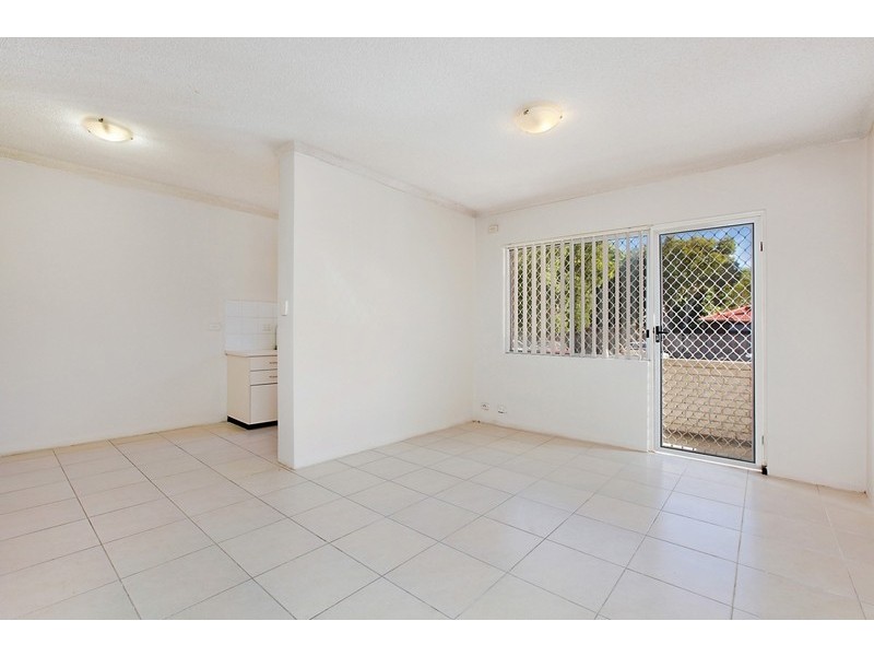 4/190 Sandal Crescent, Carramar NSW 2163