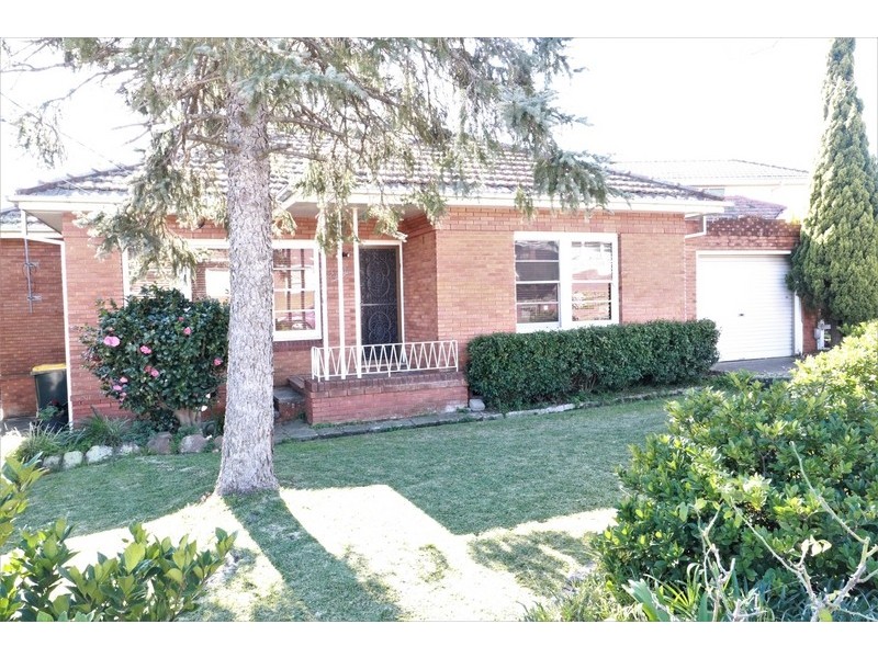 8 Julie Avenue, Clemton Park NSW 2206