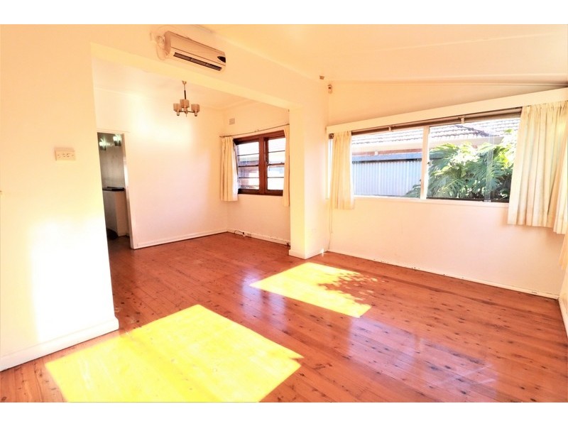 8 Julie Avenue, Clemton Park NSW 2206