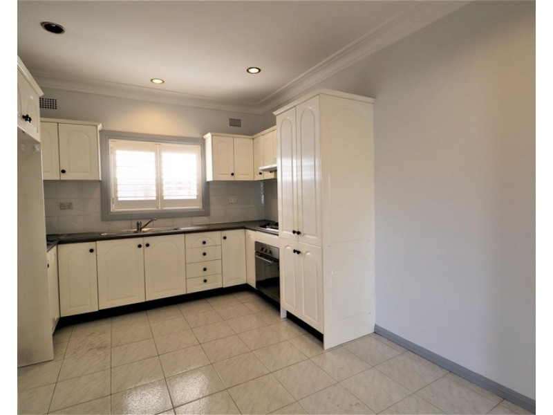 64 Illawarra Parade, Beverly Hills NSW 2209