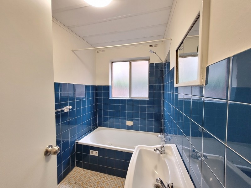 1/ 27 Second Avenue, Campsie NSW 2194