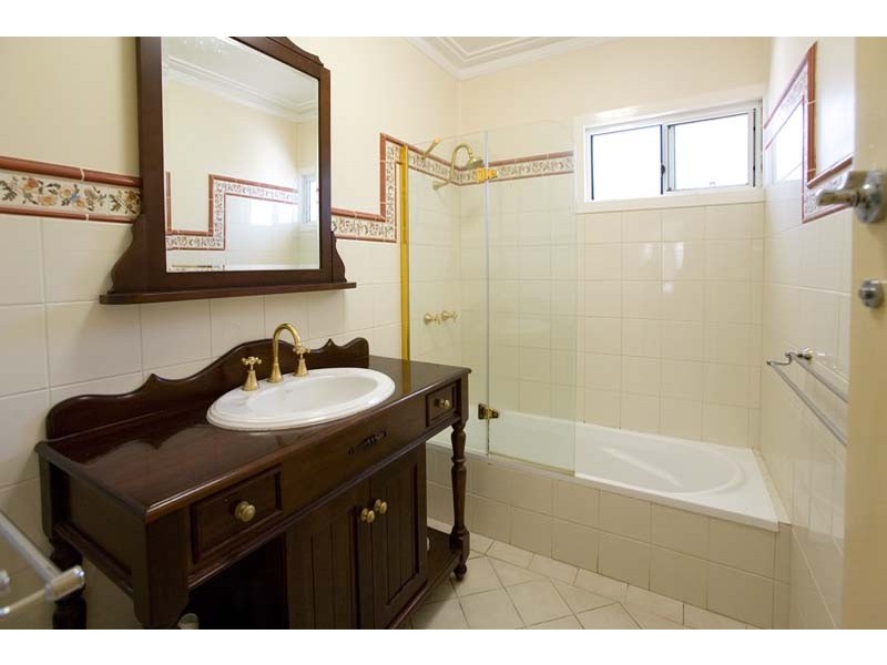 128 Kent Road, Wooloowin QLD 4030