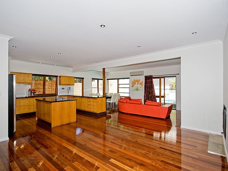 37 Lynell Street, Hamilton QLD 4007