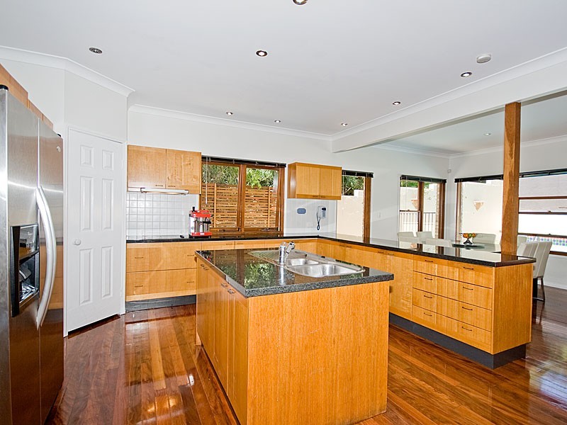 37 Lynell Street, Hamilton QLD 4007