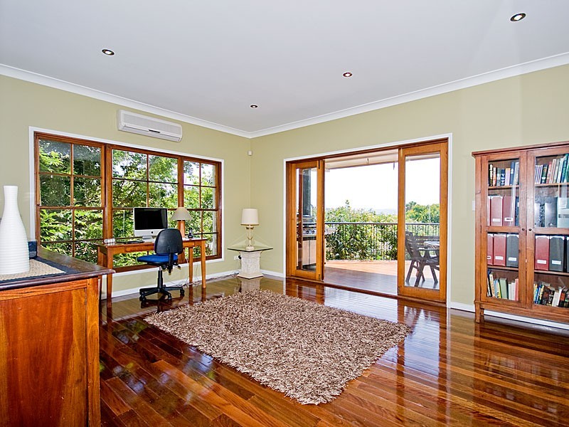 37 Lynell Street, Hamilton QLD 4007