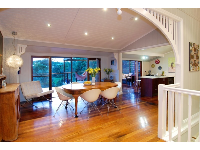 10 Stewart Avenue, Wooloowin QLD 4030