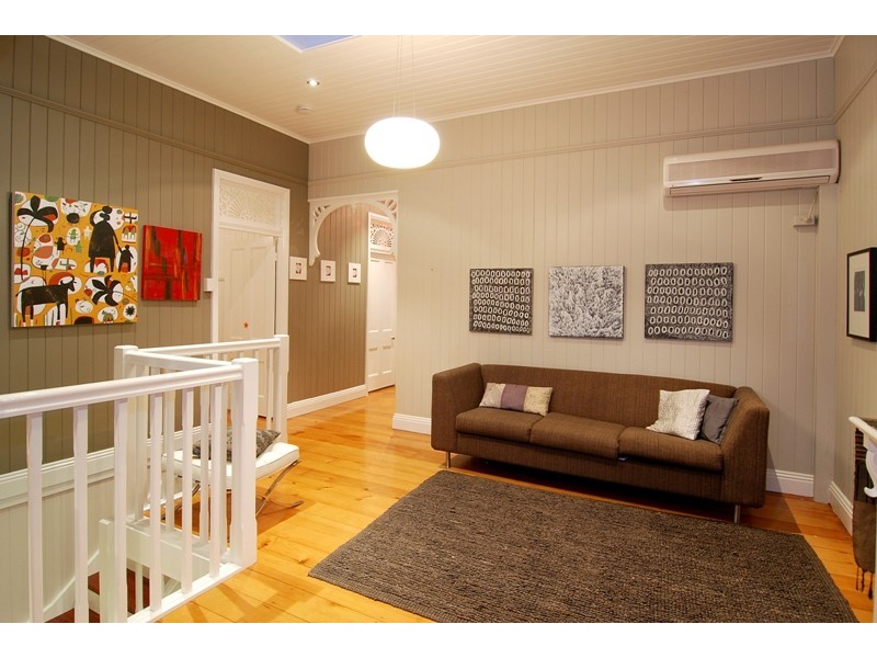 10 Stewart Avenue, Wooloowin QLD 4030