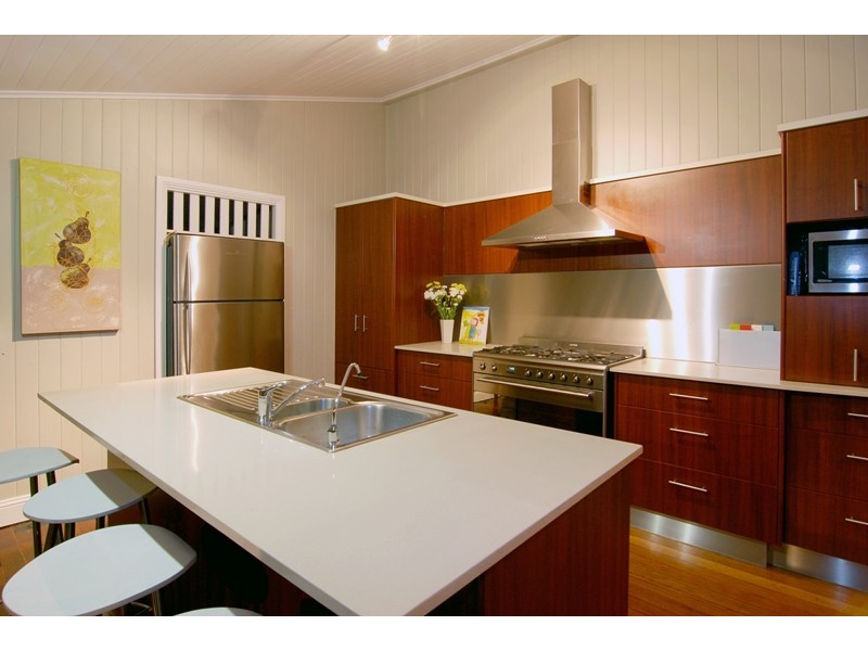 10 Stewart Avenue, Wooloowin QLD 4030