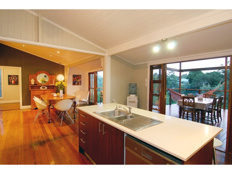 10 Stewart Avenue, Wooloowin QLD 4030