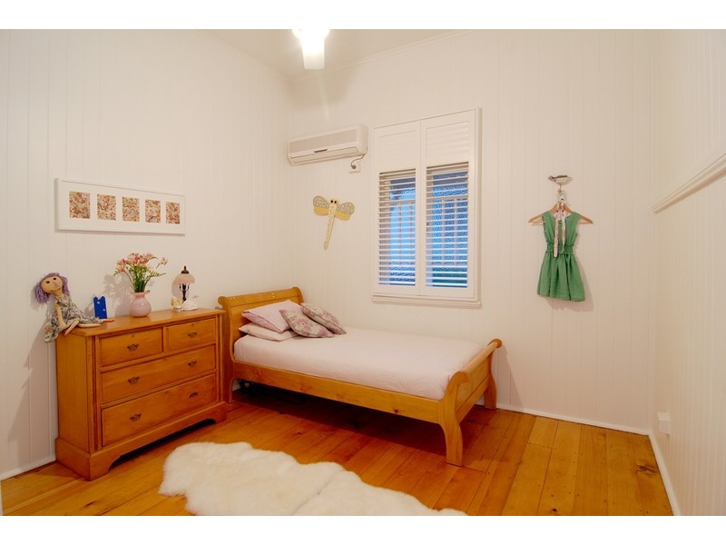 10 Stewart Avenue, Wooloowin QLD 4030