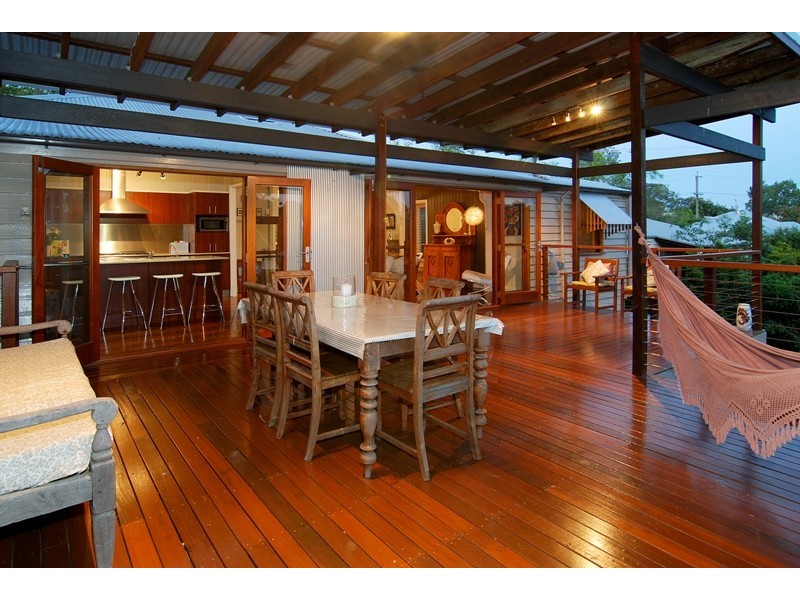 10 Stewart Avenue, Wooloowin QLD 4030