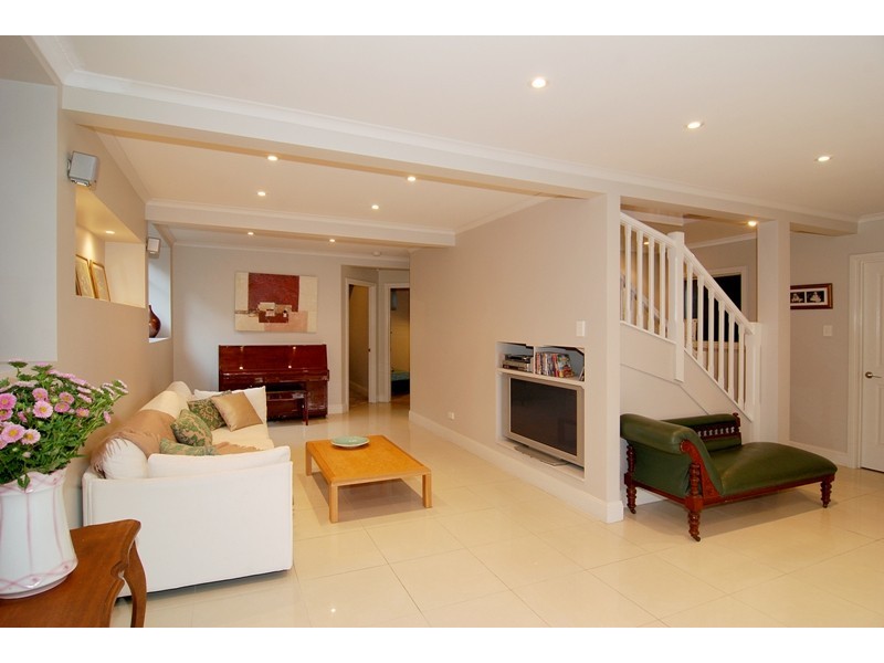 10 Stewart Avenue, Wooloowin QLD 4030