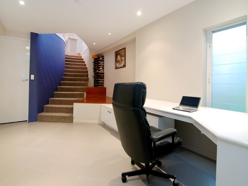 26 Mikado Street, Hamilton QLD 4007