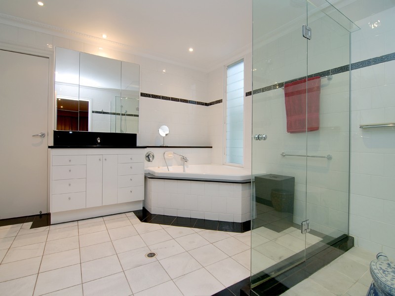 26 Mikado Street, Hamilton QLD 4007