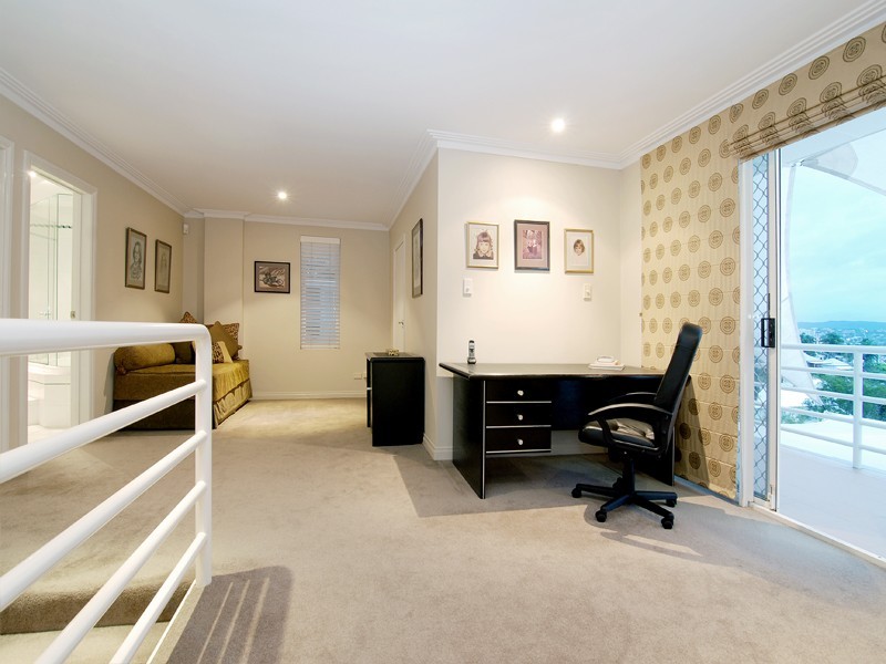 26 Mikado Street, Hamilton QLD 4007