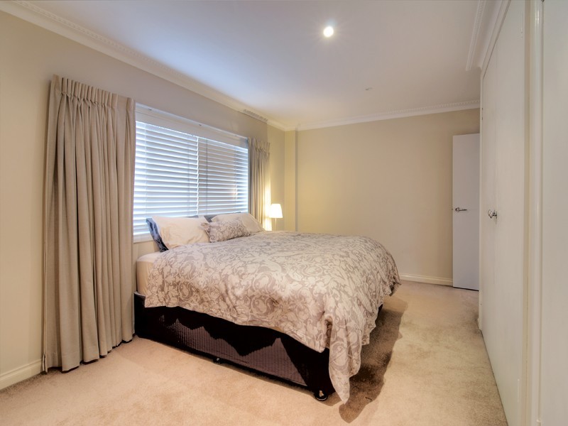 26 Mikado Street, Hamilton QLD 4007