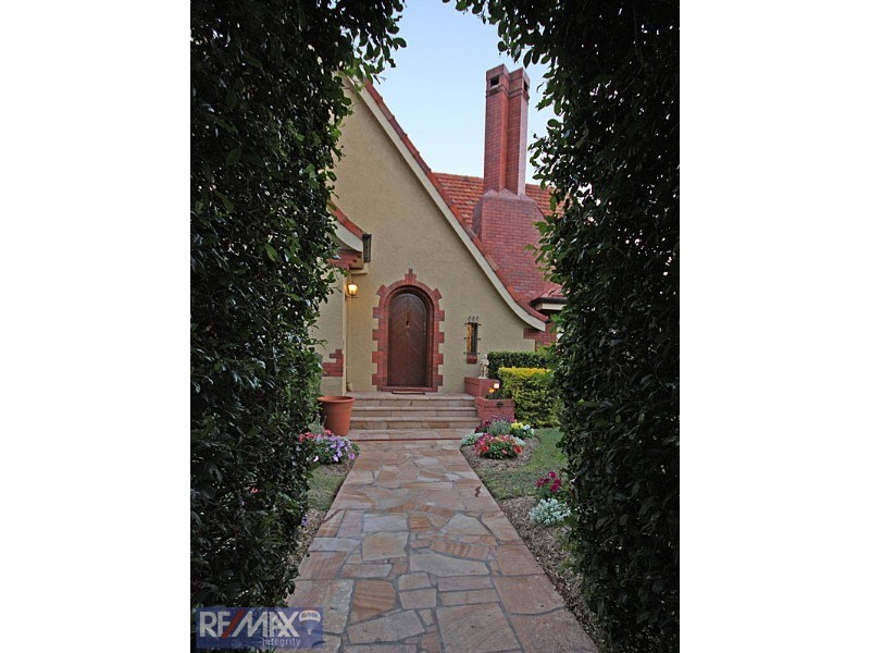 21 Woodland Street, Ashgrove QLD 4060