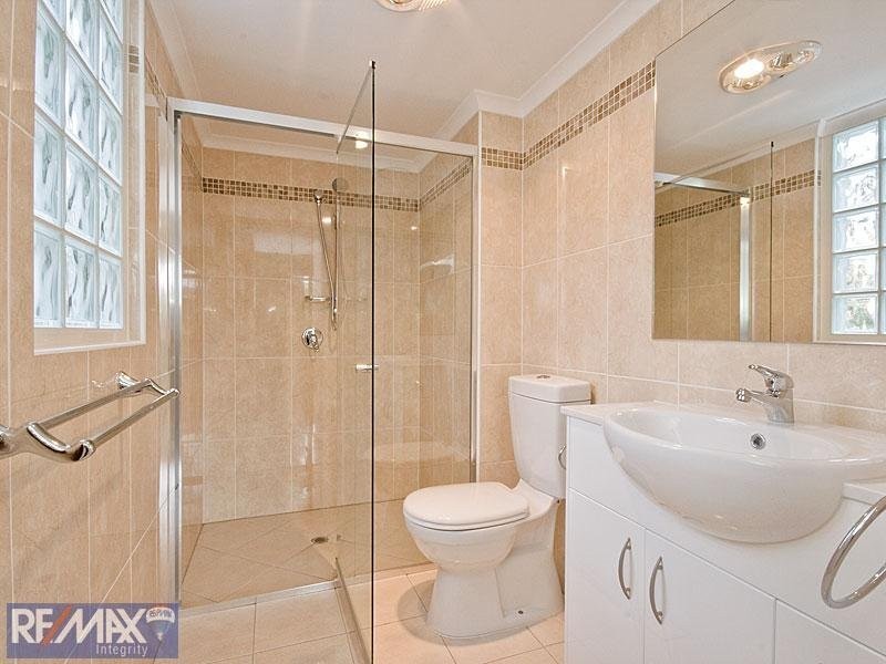 15-17 Vincent Street, Indooroopilly QLD 4068