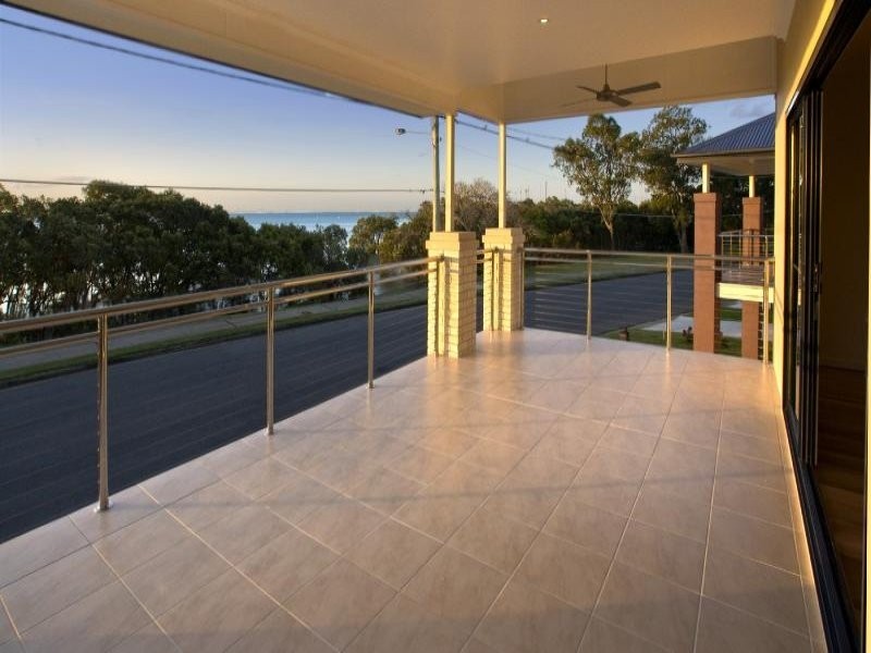 52 Oyster Point Esplanade, Scarborough QLD 4020