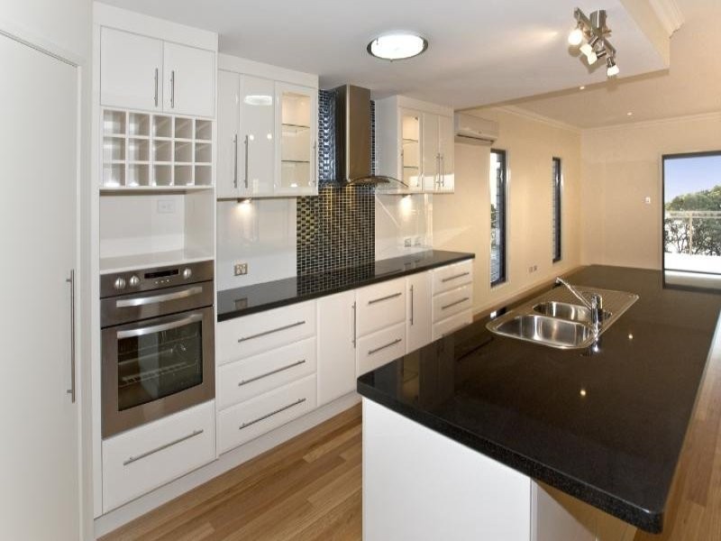 52 Oyster Point Esplanade, Scarborough QLD 4020