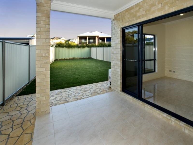 52 Oyster Point Esplanade, Scarborough QLD 4020