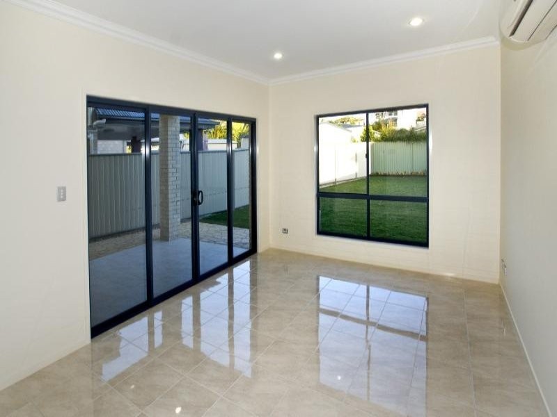 52 Oyster Point Esplanade, Scarborough QLD 4020