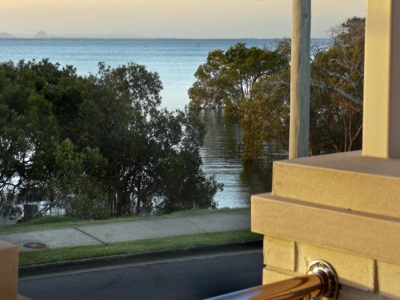 52 Oyster Point Esplanade, Scarborough QLD 4020