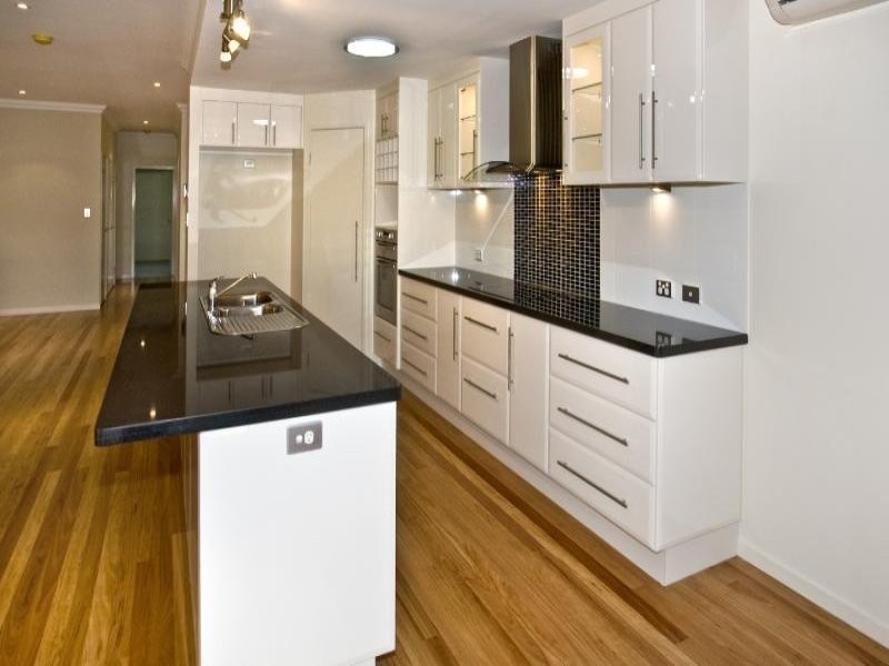 52 Oyster Point Esplanade, Scarborough QLD 4020