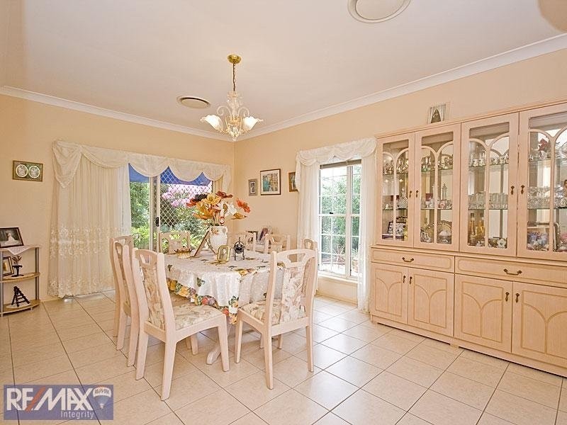 2 Castlehaven Close, Chermside West QLD 4032