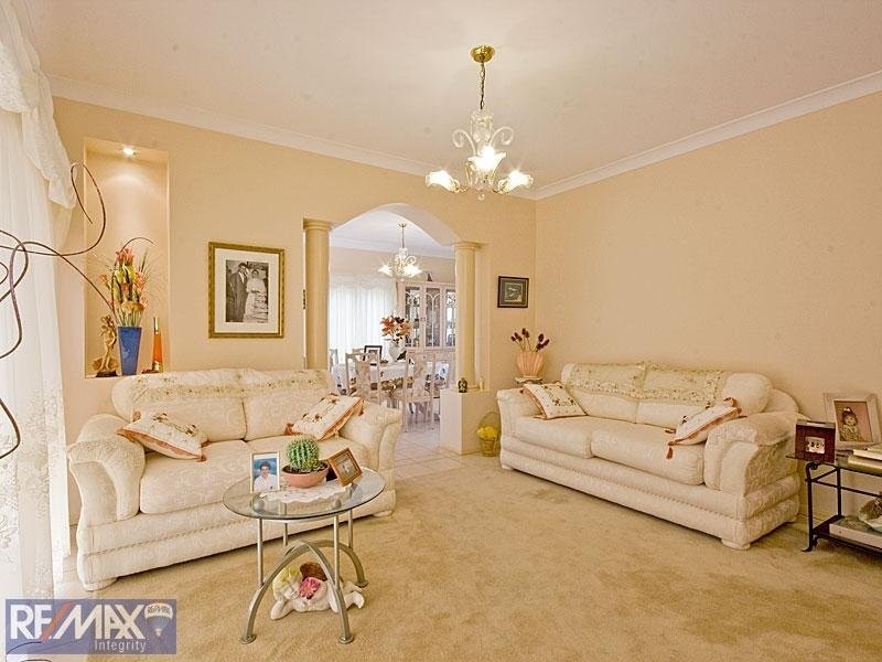 2 Castlehaven Close, Chermside West QLD 4032