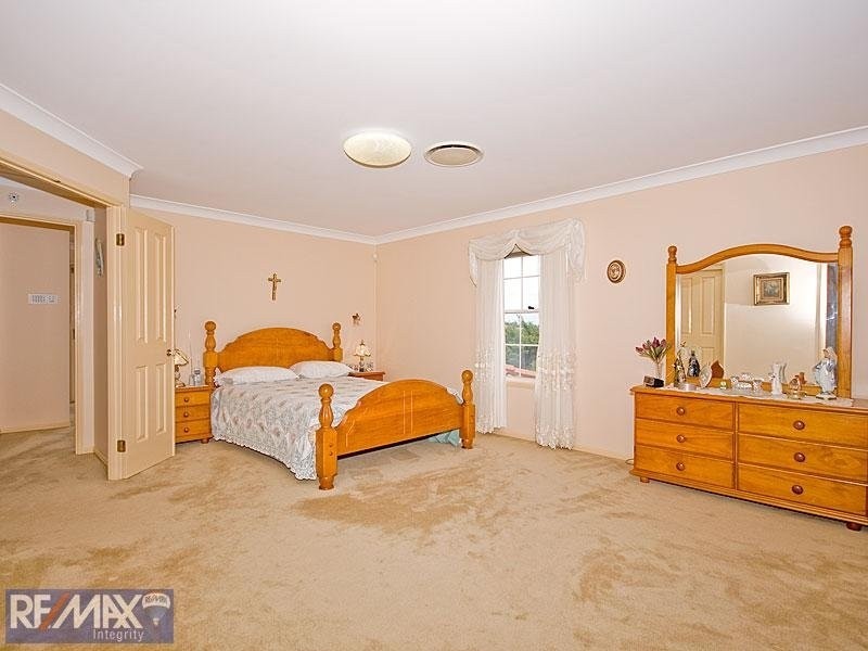 2 Castlehaven Close, Chermside West QLD 4032