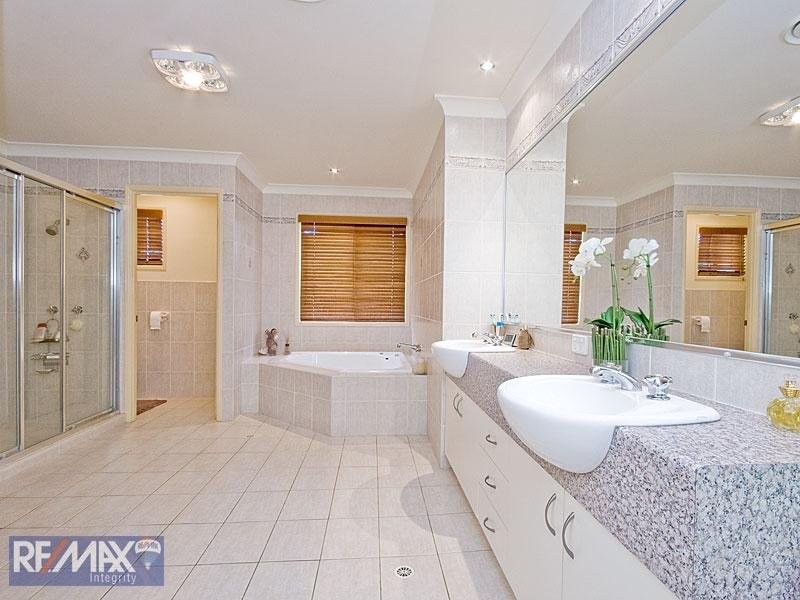 16 Butterfield Place, Chermside West QLD 4032