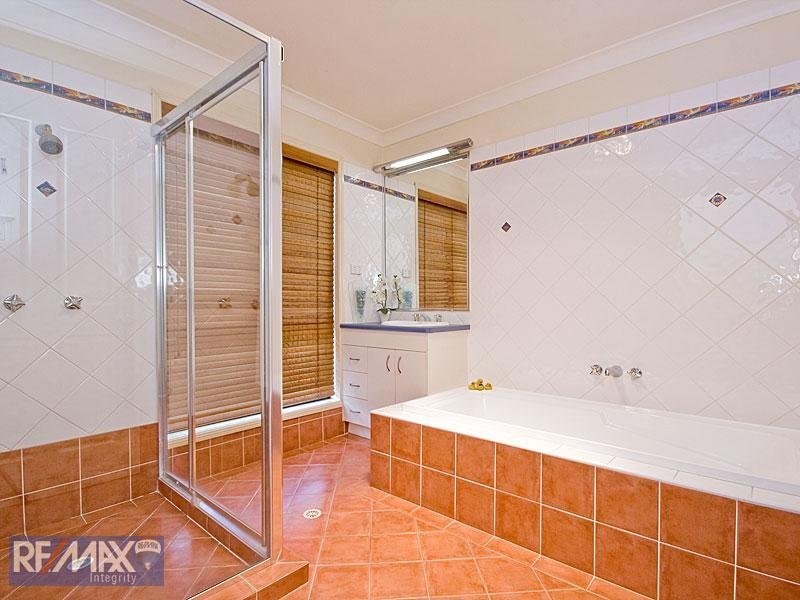16 Butterfield Place, Chermside West QLD 4032